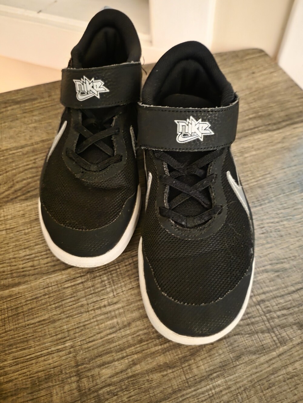 Nike Kids Black and White Hook-and-Loop Sneakers - No-tie, Great Condition!!!